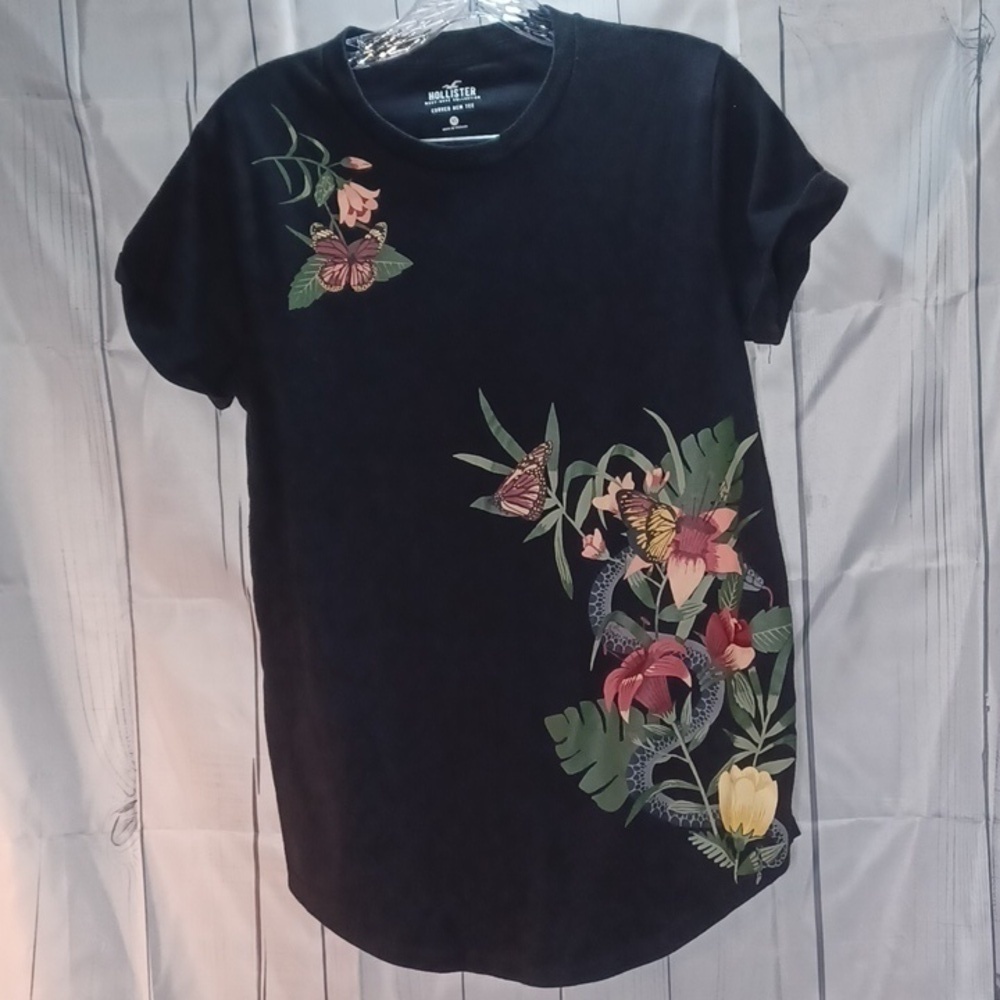 Hollister round hem floral SoftGrunge Graphic t-shirt